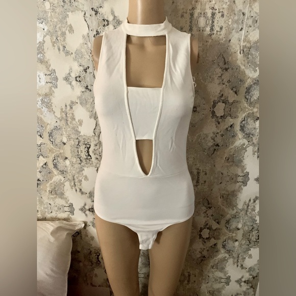 HIGH NECK WITH BUTTON CLOSURE CUT OUT WHOTE BODYSUIT THICK MATERIAL - Picture 1 of 3